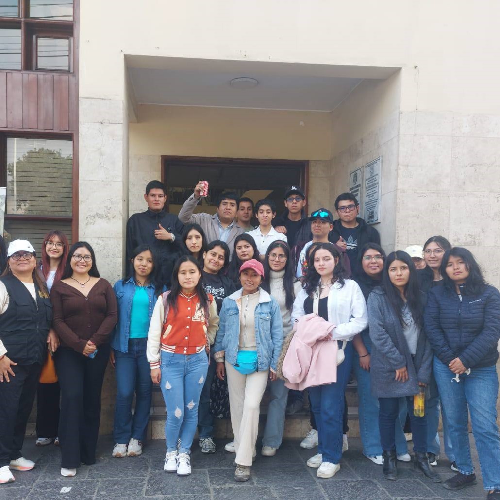 Grupo de estudiantes en un paseo